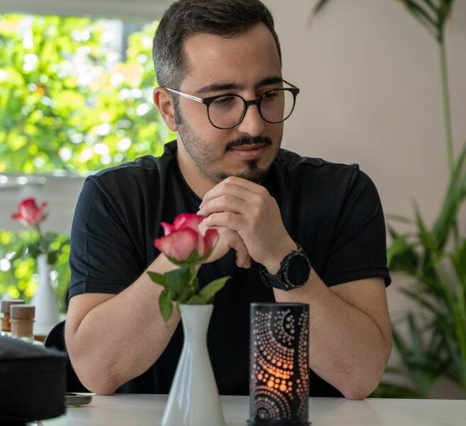 ازدانمارک تا میناب /تنها خواننده ایرانی دانمارک برای وطن خواند! « پیام ترانه ی وطن ؛ درودی ست به روان همه کسانی که برای ایستادگی و عزت و سربلندی ایران از جان گذشتند »
